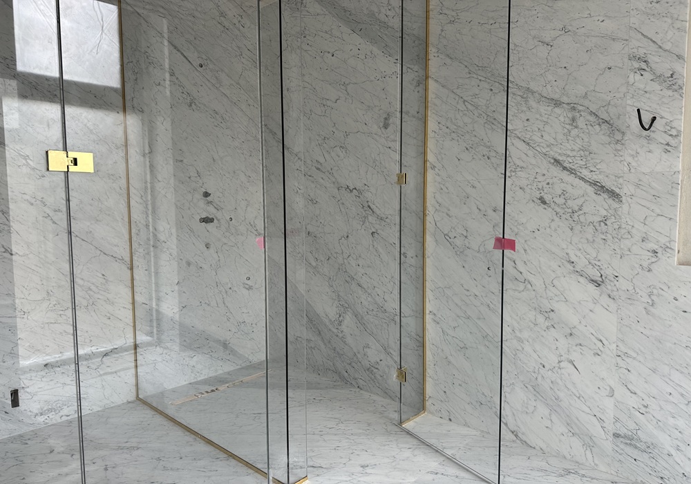 ОБЛИЦОВКА СТЕН ВАННОЙ ИЗ МРАМОРА Bianco Carrara Gioia (Бьянко Каррара Джоя) — изображение 2
