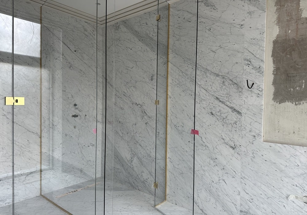 ОБЛИЦОВКА СТЕН ВАННОЙ ИЗ МРАМОРА Bianco Carrara Gioia (Бьянко Каррара Джоя) — изображение 3