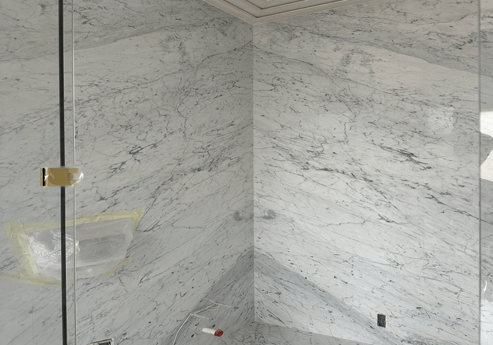 ОБЛИЦОВКА СТЕН ВАННОЙ ИЗ МРАМОРА Bianco Carrara Gioia (Бьянко Каррара Джоя) — изображение 4